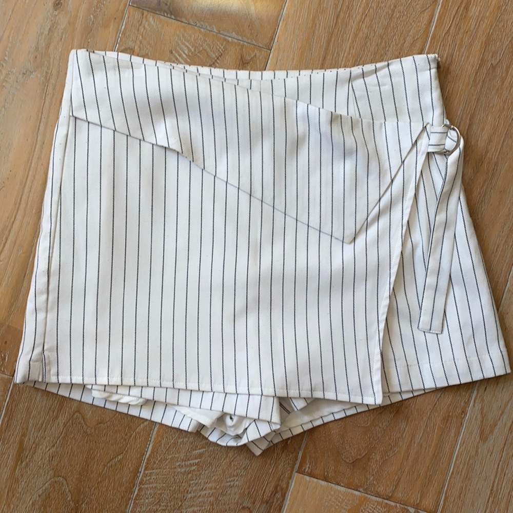 Black and white envelope skort